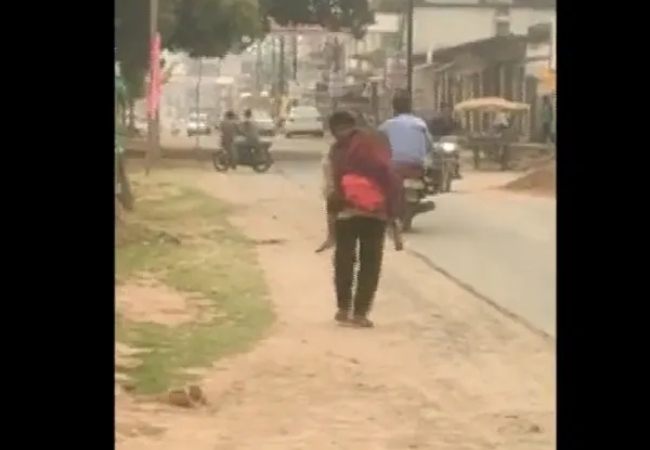 VIDEO: Chhattisgarh man carries daughter’s body on shoulders for 10 km to reach home, probe ordered