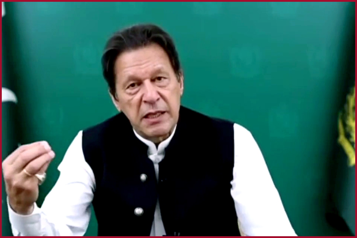 ‘Kaptaan’ Imran Khan staring at exit? Pak PM to address the nation today evening