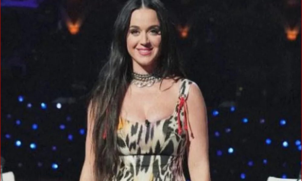 VIDEO: Singer Katy Perry splits her leather pants at American Idol, finishes off performance by sticking tape over it
