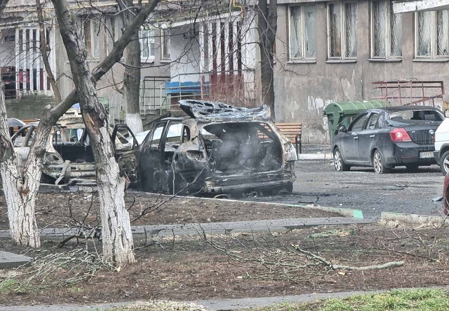 mariupol-bombed-out-car