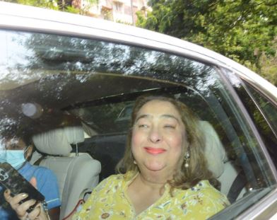 Ladke waale Neetu Kapoor, Riddhima Kapoor all smiles before kick-starting wedding festivities at Ranbir's Vastu residence