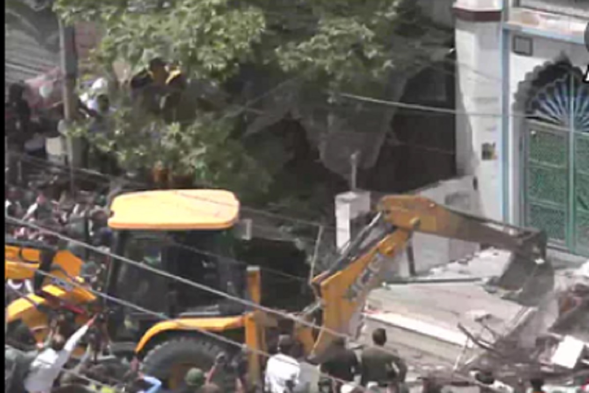 Jahangirpuri demolition unites Opposition, Rahul & Owaisi slam ‘bulldozers of hate’