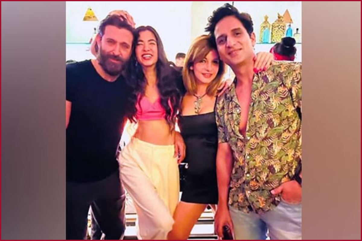 Exes Hrithik Roshan, Sussane Khan with their newfound love Saba Azad, Arslan Goni pose for a selfie