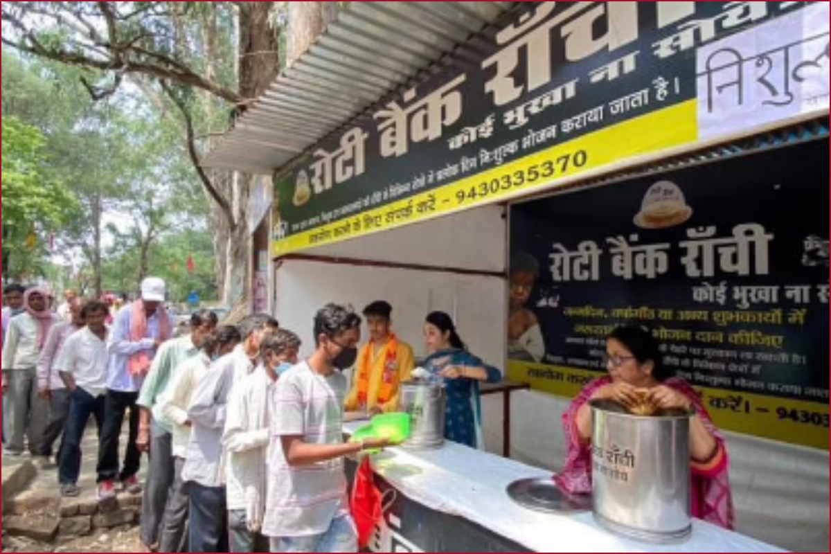 Meet Ranchi businessman who runs ‘Roti Bank’; feeds 200 people daily free of cost