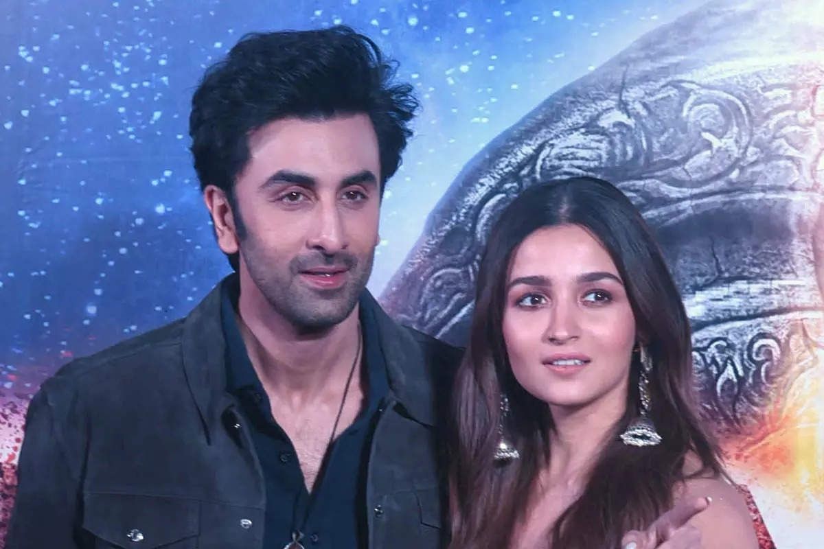 Ranbir Kapoor and Alia Bhatt to tie the knot soon at Kapoor’s ancestral home: Reports