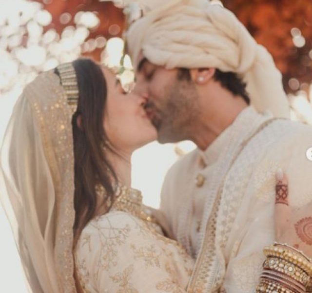 Ranbir Kapoor-Alia Bhatt Ki Shaadi: Locked with a KISS