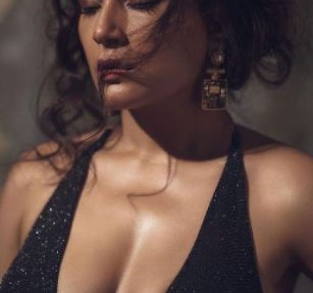 Richa Chadda Flaunts Hourglass Figure In Hot Pics