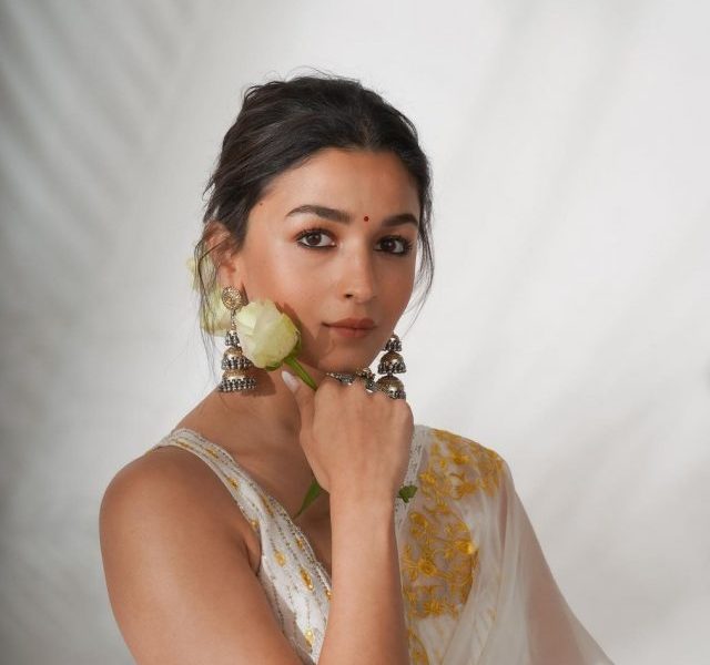 Bollywood celebs in Organza sarees