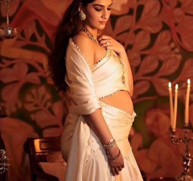 Sonam Kapoor flaunts her baby bump like an Angel