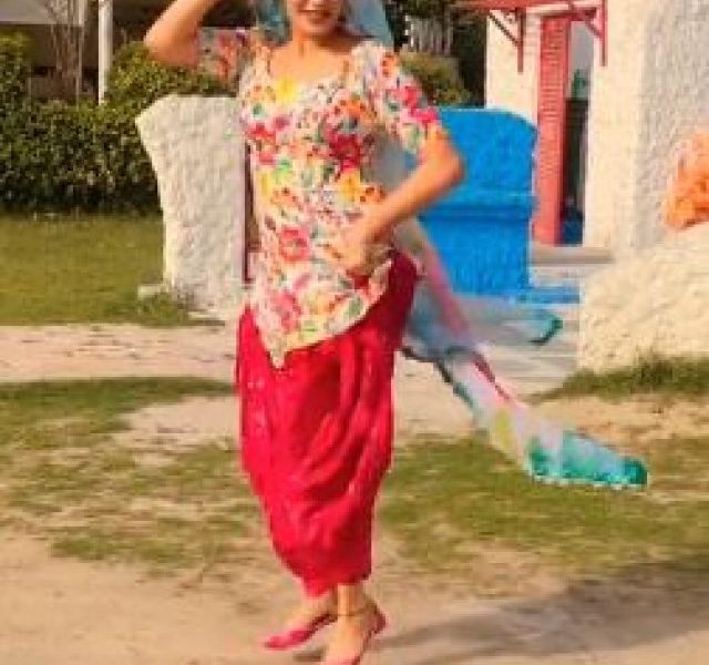 Sapna Choudhary’s Desi thumkas on Gori Naache in pink patiala suit
