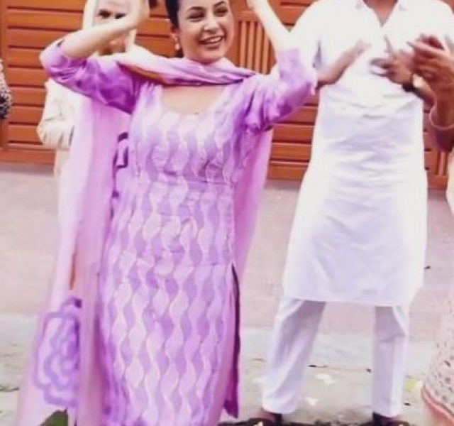 Shehnaaz Gill performs Punjabi Gidda on Punjab Streets