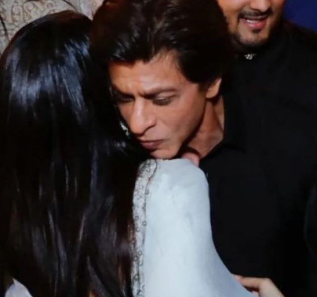 ‘Queen & Badshah’ moment: Shehnaaz Gill-SRK’s hug at Baba Siddique’s Iftaar party