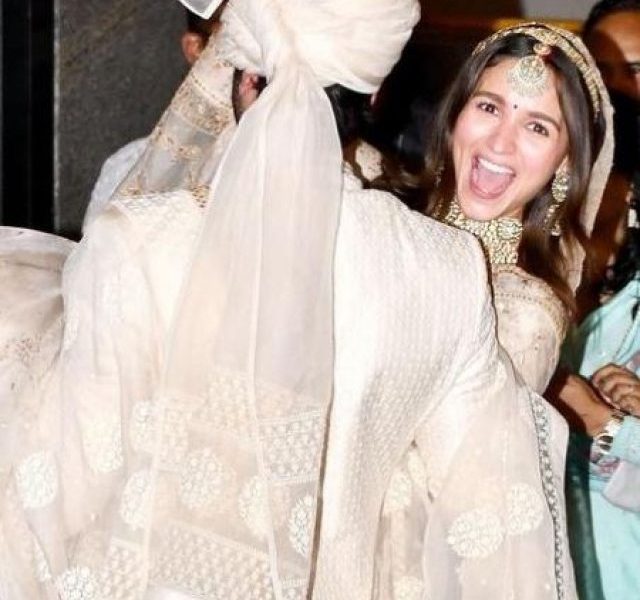 Ranbir Kapoor carries wife Alia Bhatt in his arms, making it a ‘DDLJ’ moment