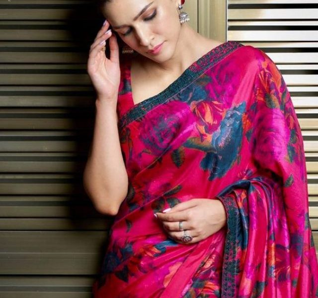 Param Sundari Aka Kriti Sanon And Her Traditional Style Statement