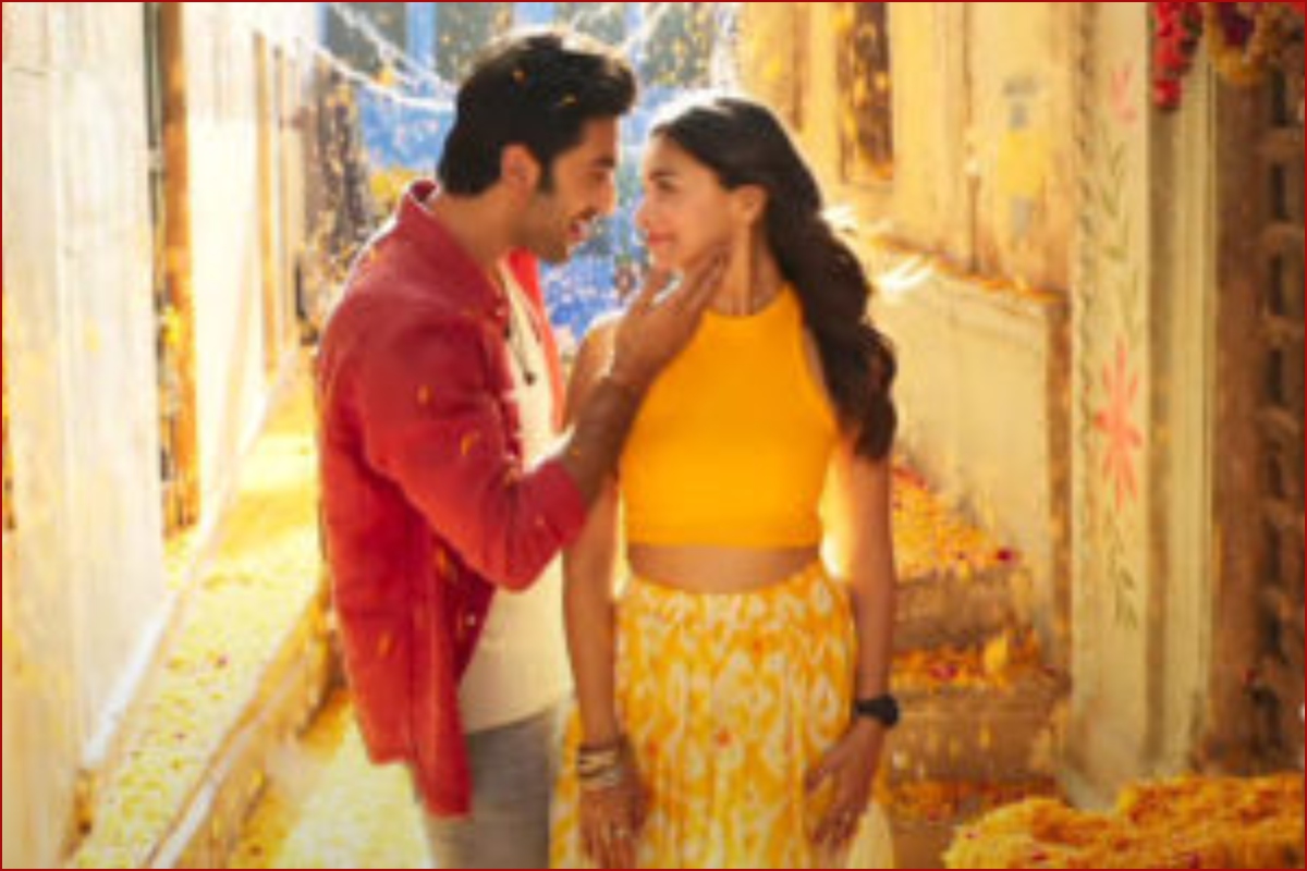 “Love is light”: Karan Johar drops Brahmastra’s ‘Kesariya’ teaser ahead of Ranbir-Alia wedding