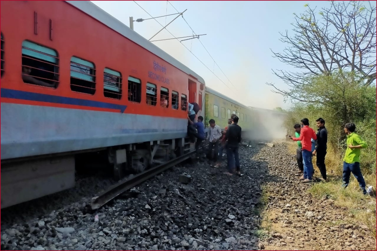 11 coaches of LTT-Jaynagar Pawan Express derail in Maharashtra