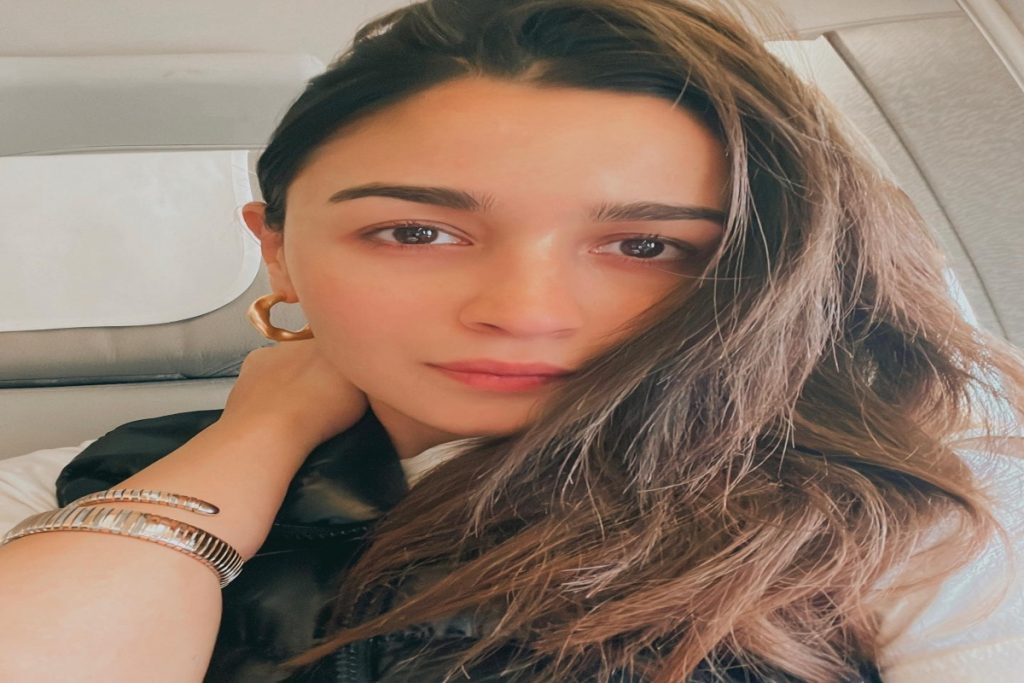 Alia Bhatt Xxx Videos Now - Alia Bhatt flies to Uk for the shoot of her Hollywood debut, upcoming movie  Heart of Stone