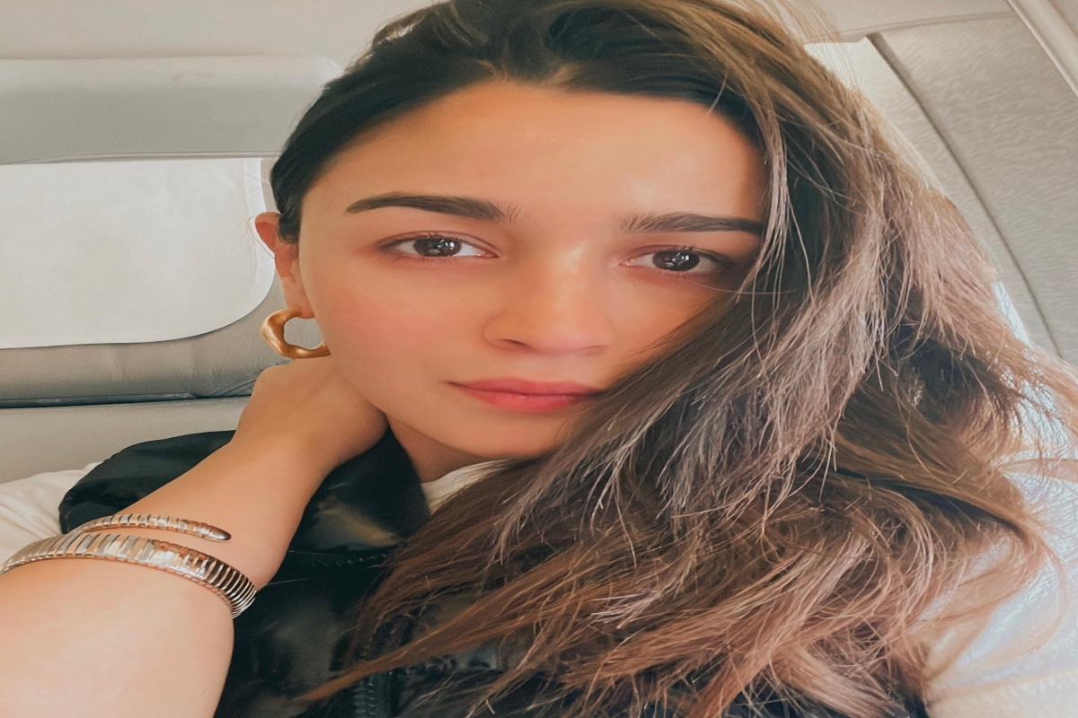 Xxx Real Video Alia Bhatt - Alia Bhatt flies to Uk for the shoot of her Hollywood debut, upcoming movie  Heart of Stone