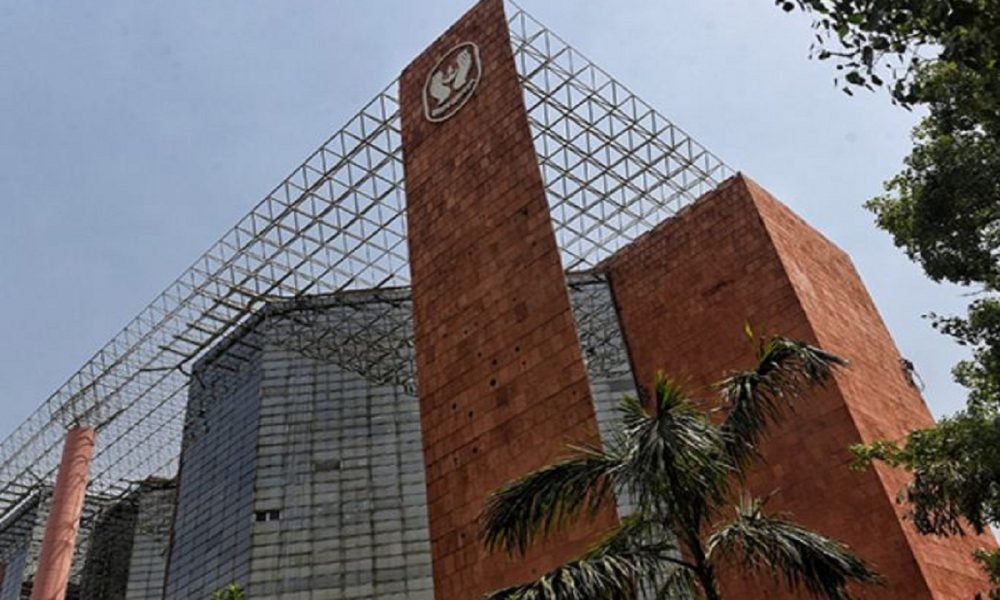 LIC shares allotted at Rs 949 apiece; Govt mops up Rs 20,557 crore