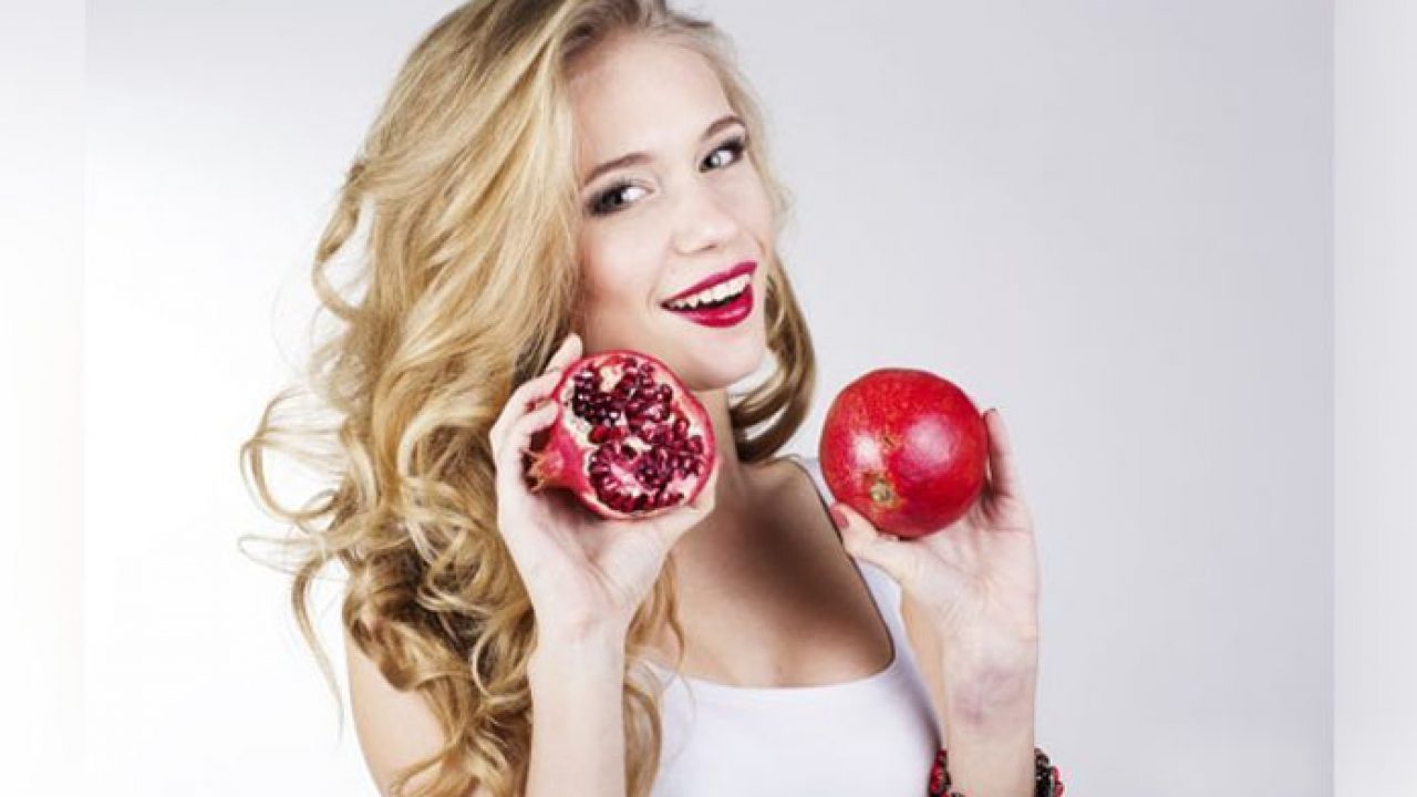 Easy-Tips-on-How-to-Eat-a-Pomegranate-1280x720