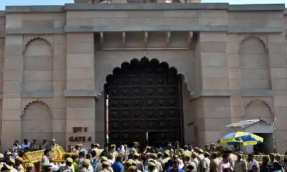 Gyanvapi Masjid : Video survey begins amid heavy police force