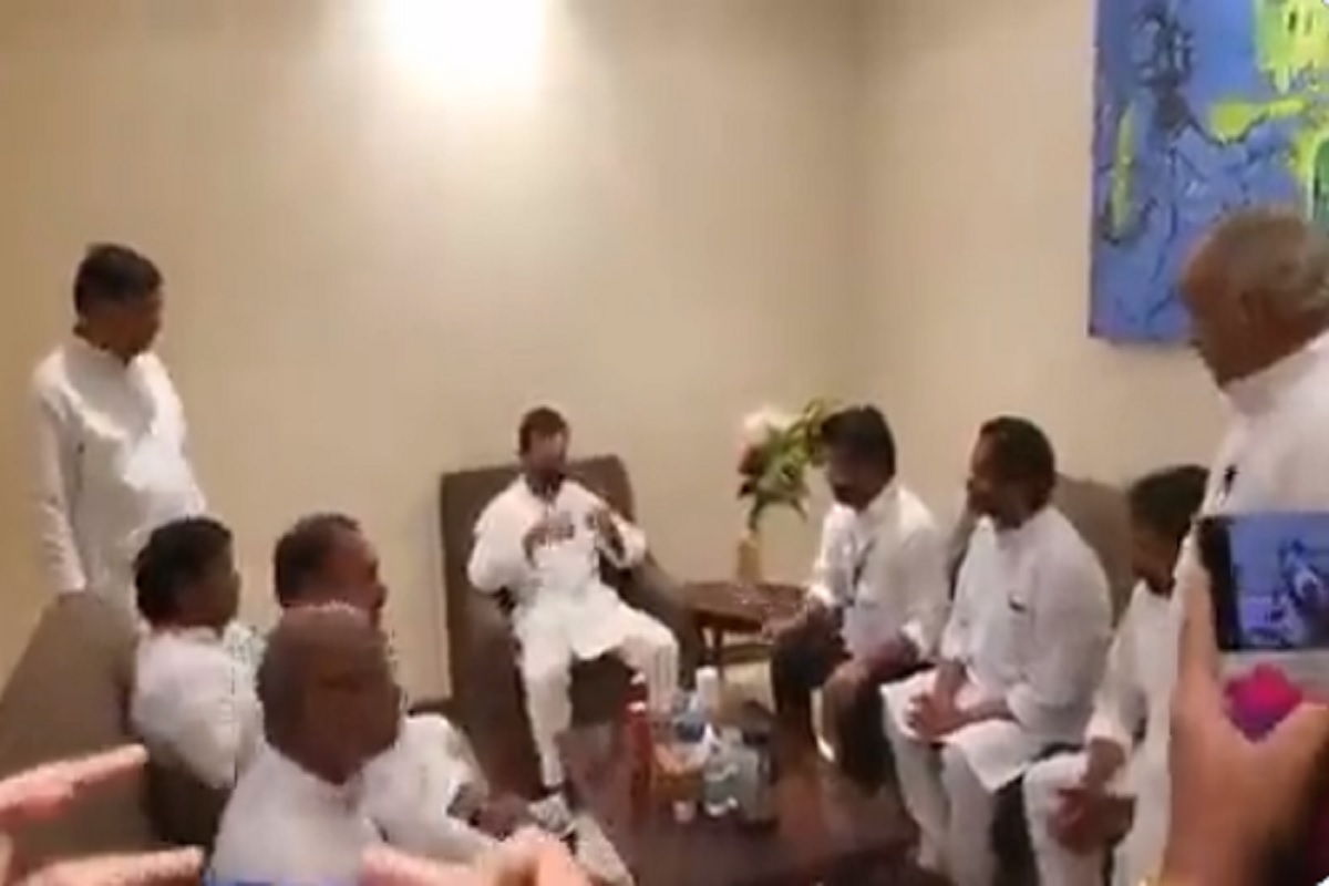 ‘Kya bolna hai’: Rahul Gandhi asks leaders before Telangana rally, VIDEO surfaces