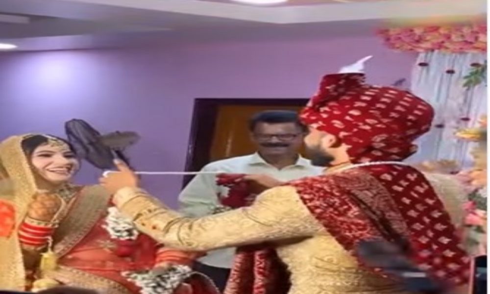 Groom proposes Bride for jaimala on knees after she refuses; watch viral video here