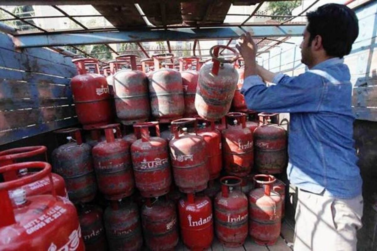 Rs 25 hike in Commercial LPG cylinder price