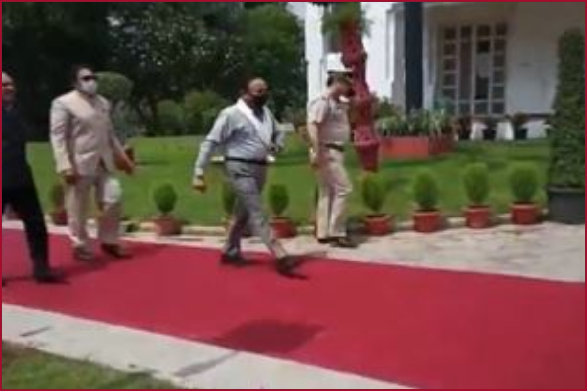 Former Union Minister Dr Harsh Vardhan walks out of the swearing-in ceremony of Delhi’s new L-G (VIDEO)
