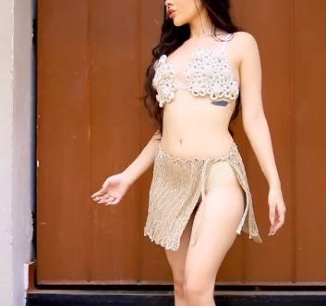 Urfi Javed raises temperature with her sultry outfit