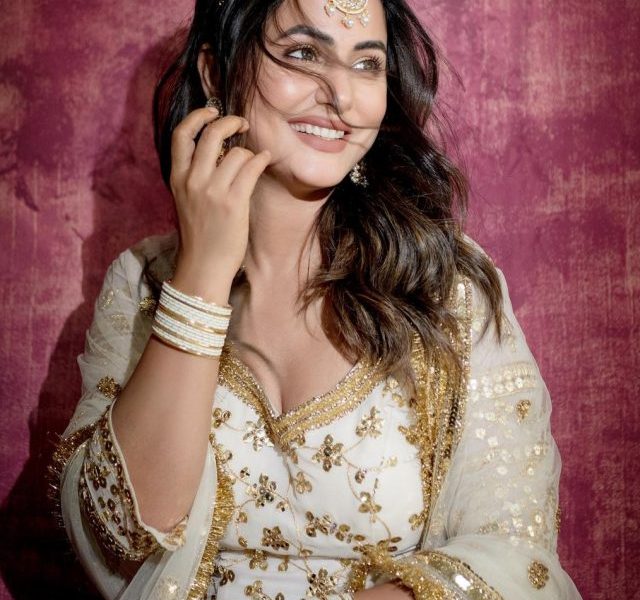 Stunning traditional looks of Hina Khan