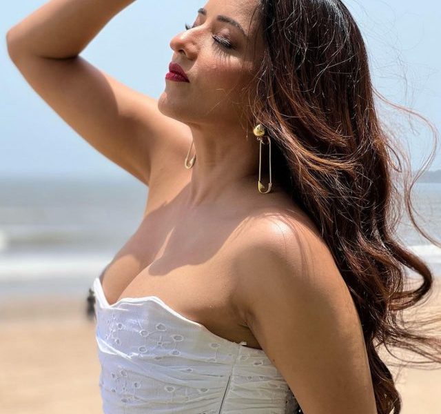 Bhojpuri actress Monalisa creates sensation in white off shoulder dress