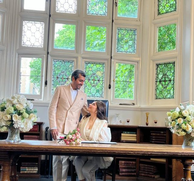 Kanika Kapoor shares glimpses from her court wedding