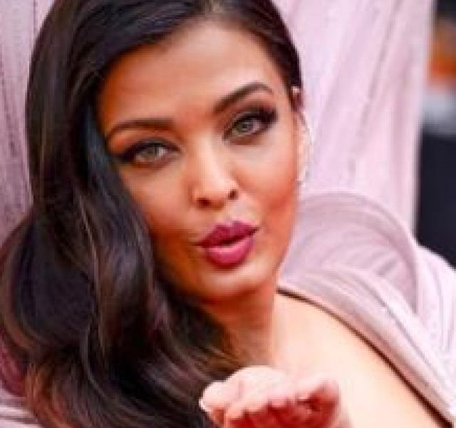 Cannes 2022: Aishwarya Rai Bachchan sparkles in pink gown