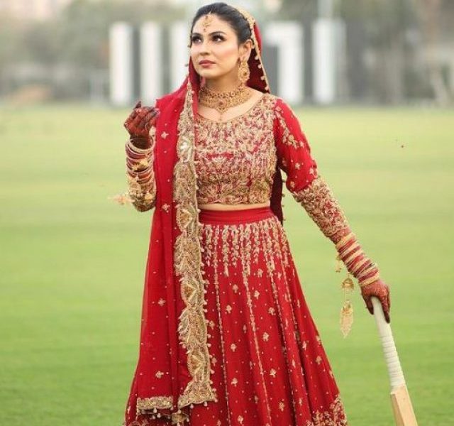 The cricket-themed wedding photo session of Kainat Imtiaz
