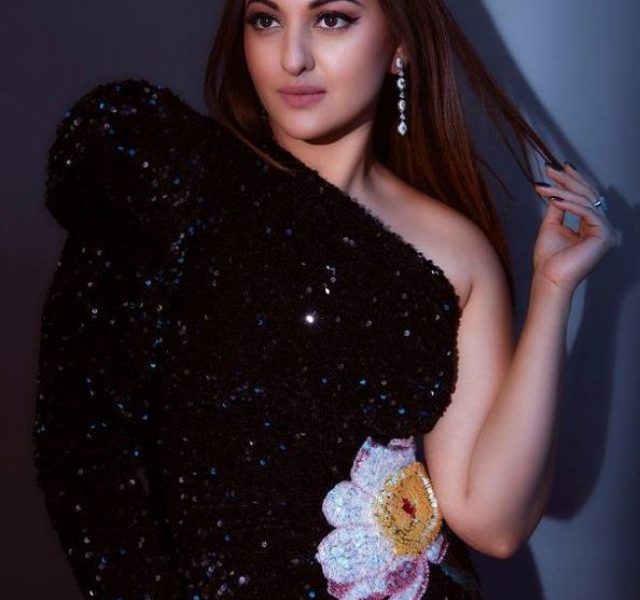 Hottie “Asli Sona” aka Sonakshi Sinha