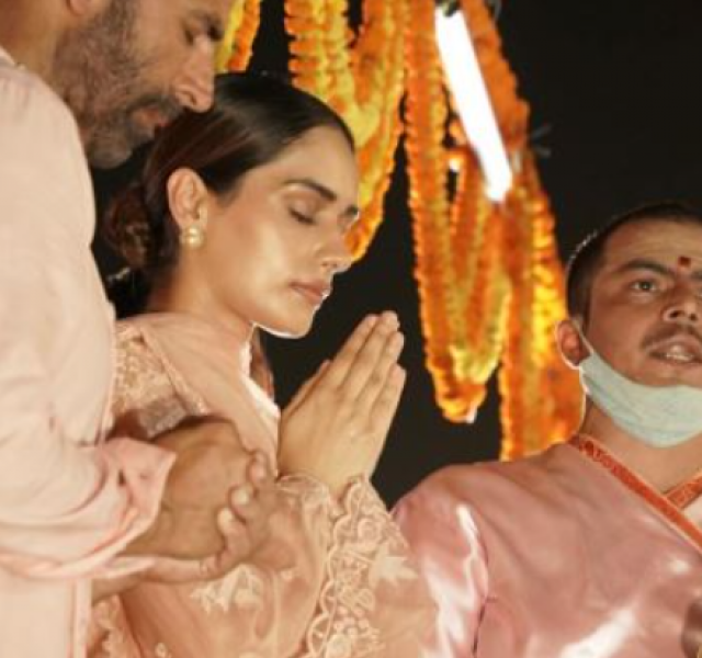 Akshay Kumar And Manushi Chhillar Perform Ganga Aarti Ahead Of Samrat Prithviraj Release