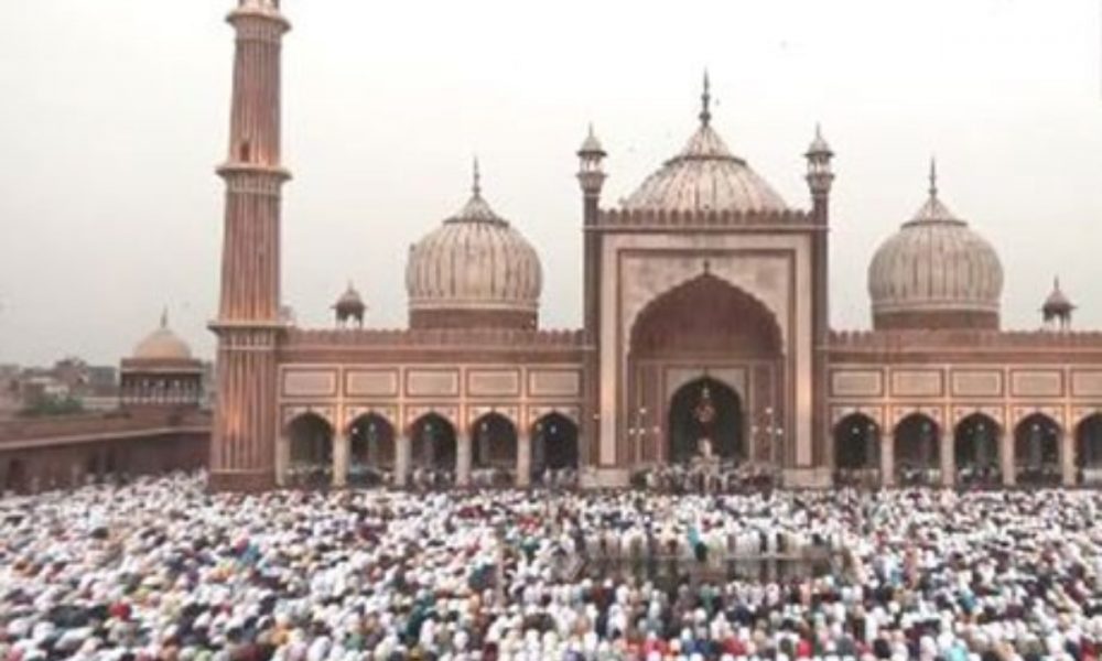 Delhi: Devotees in large numbers offer Namaz at Jama Masjid on Eid-Ul-Fitr