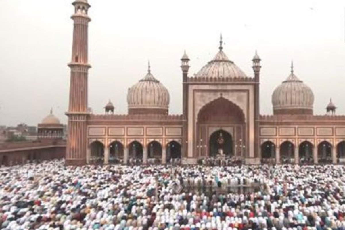 Delhi: Devotees in large numbers offer Namaz at Jama Masjid on Eid-Ul-Fitr