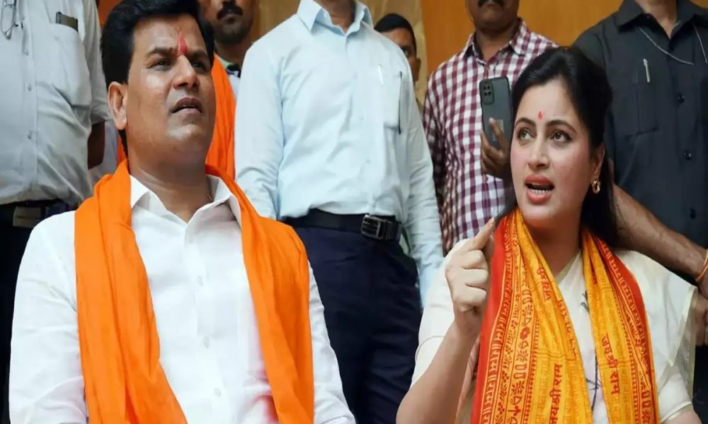 Maharashtra: Rana couple gets bail in Hanuman Chalisa row
