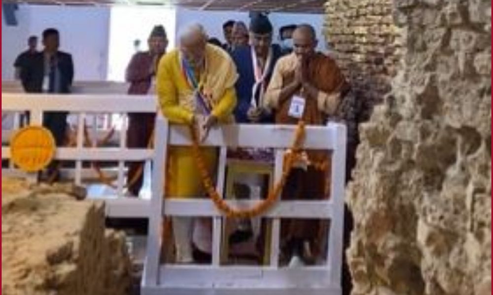 PM Modi in Nepal: PM Modi offers prayers at Mayadevi temple in Lumbini (VIDEO)