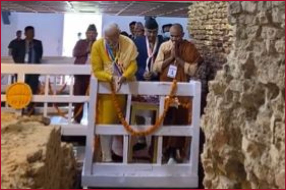 PM Modi in Nepal: PM Modi offers prayers at Mayadevi temple in Lumbini (VIDEO)