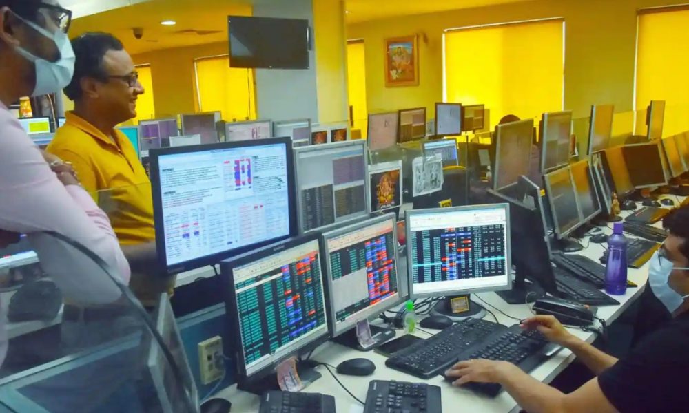 Indian stock indices steady but around their all-time highs