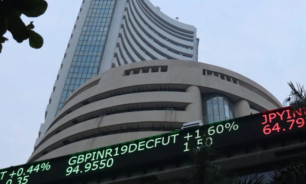 Indian equity indices start new month on negative note