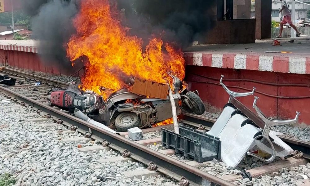 Mob vandalises train in UP’s Ballia during protest over Agnipath scheme
