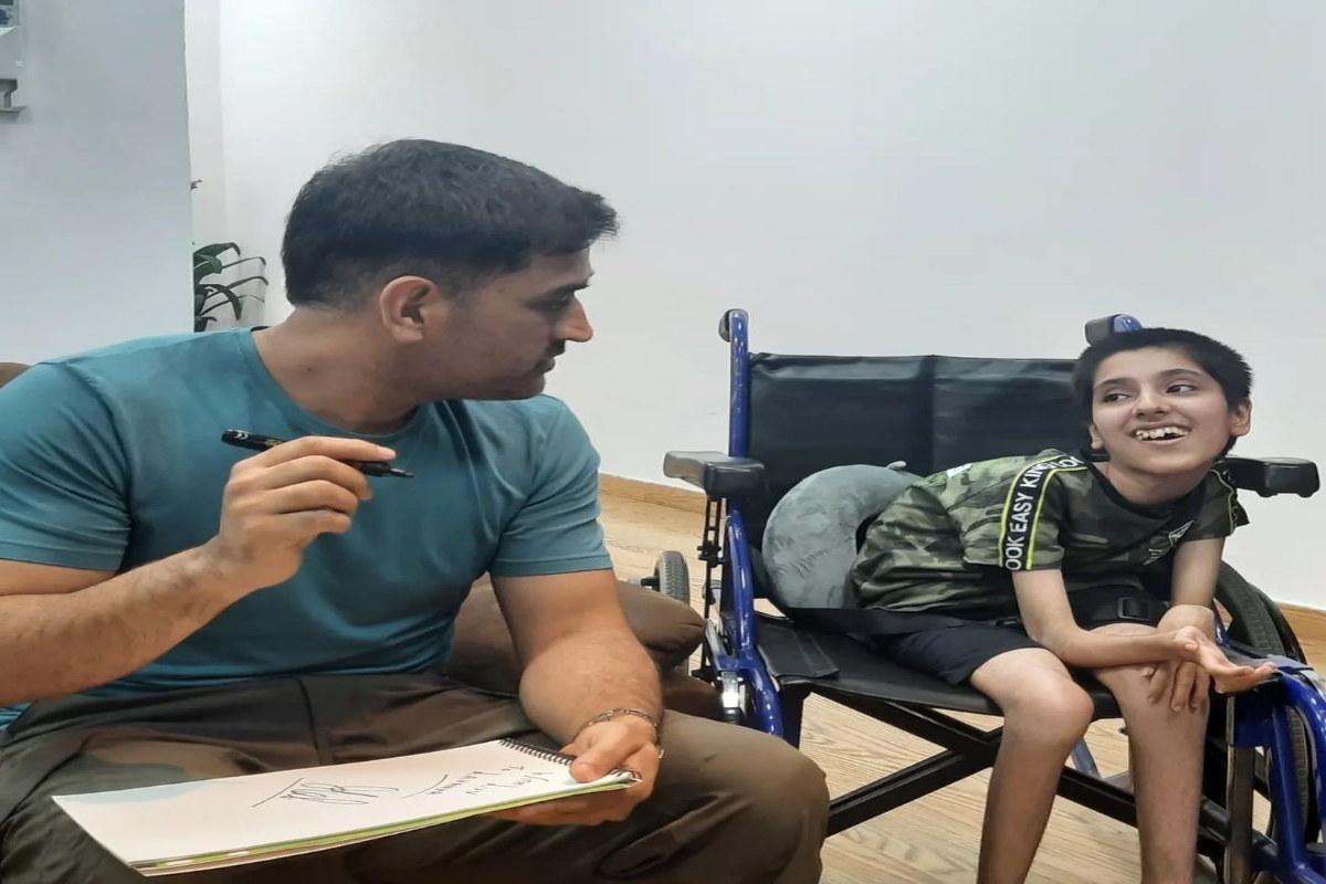 Specially abled fan shares her experience of meeting her icon MS Dhoni (VIDEO)