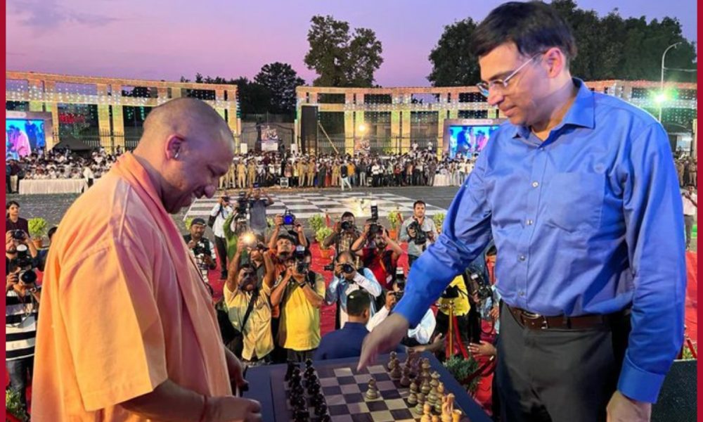 Lucknow: CM Yogi receives 44th Chess Olympiad torch; plays game against Viswanathan Anand