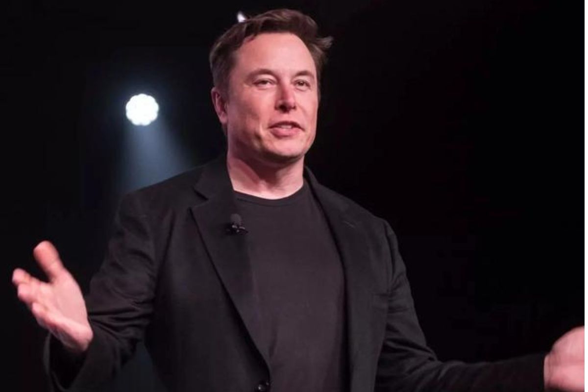 After twitter bid, Elon Musk now sets eye on Manchester United