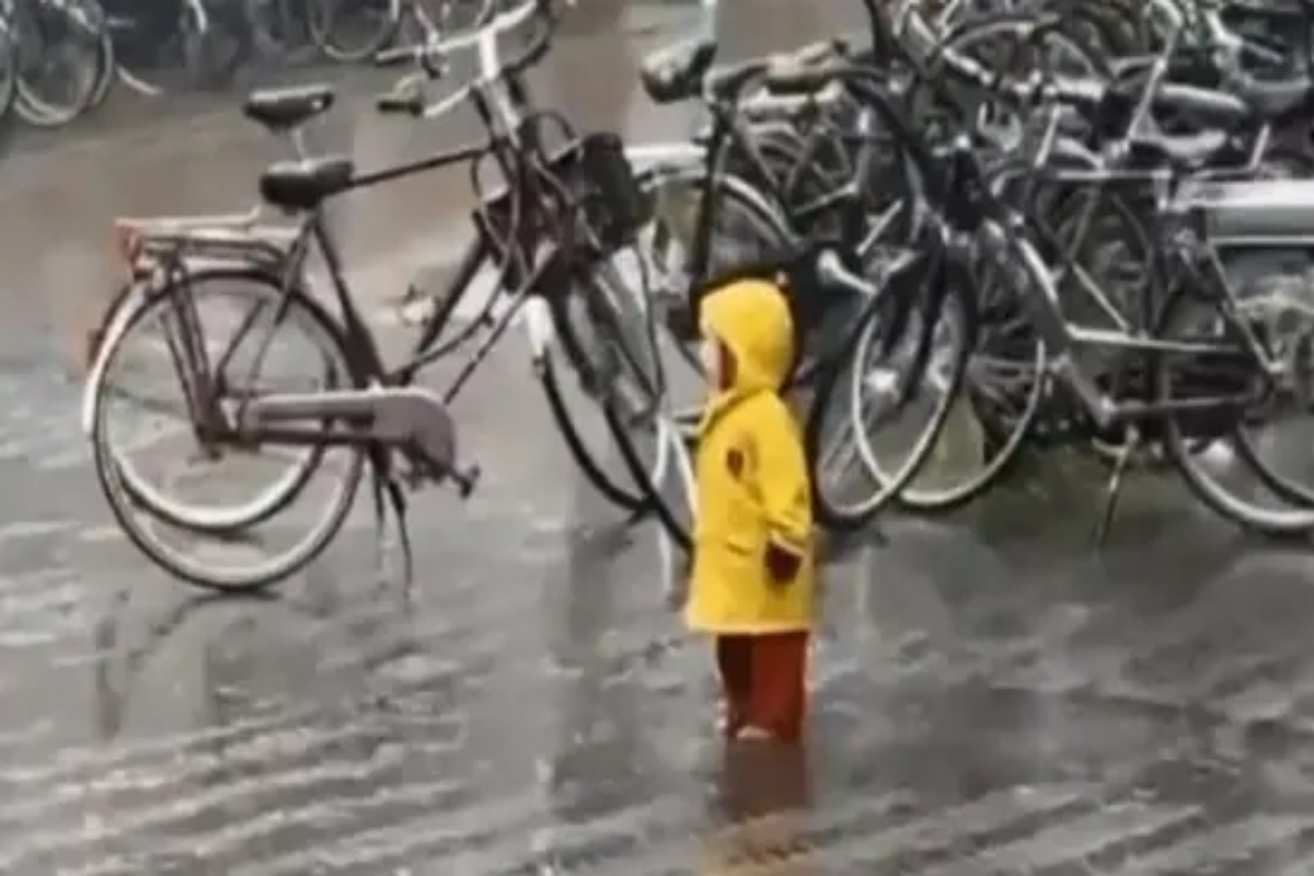 Viral Video: Toddler enjoys rain like nobody is watching