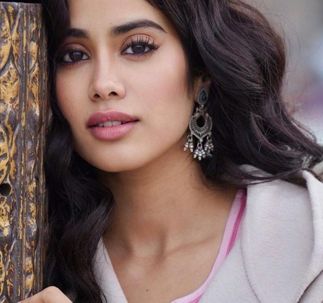 When Janhvi Kapoor’s foreign tour becomes enthralling!
